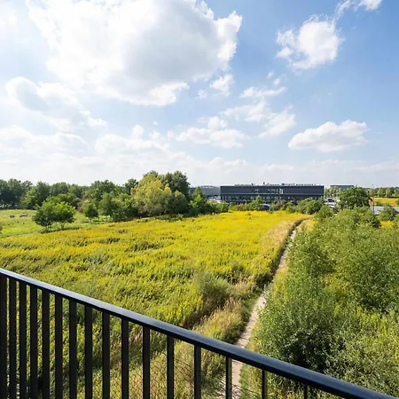 Апартаменты Elegant With Air Conditioning Near The Airport In By Renters *