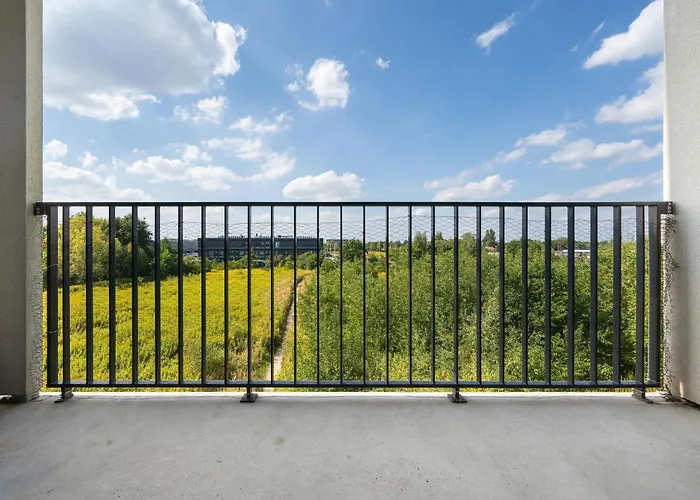 Appartement Elegant With Air Conditioning Near The Airport In By Renters