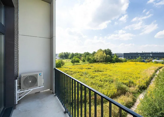 Appartement Elegant With Air Conditioning Near The Airport In By Renters