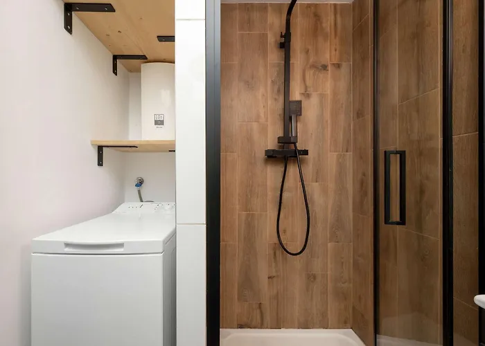 Elegant With Air Conditioning Near The Airport In By Renters *