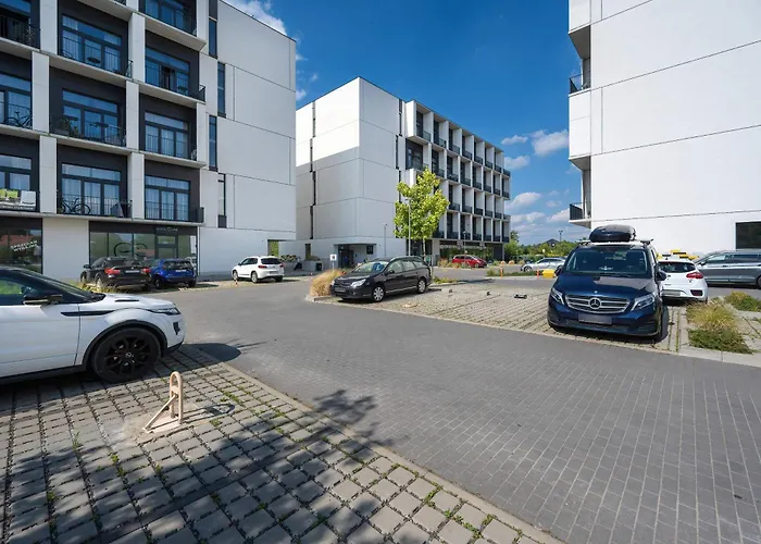 Elegant With Air Conditioning Near The Airport In By Renters Appartement Wrocław