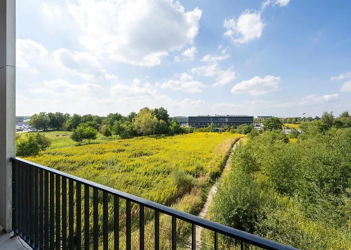 Appartement Elegant With Air Conditioning Near The Airport In By Renters *