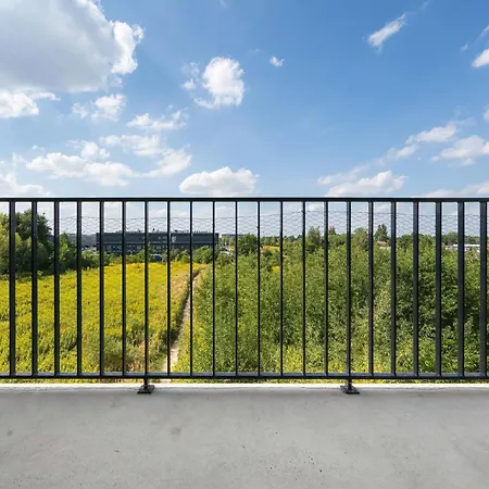 Daire Elegant With Air Conditioning Near The Airport In By Renters