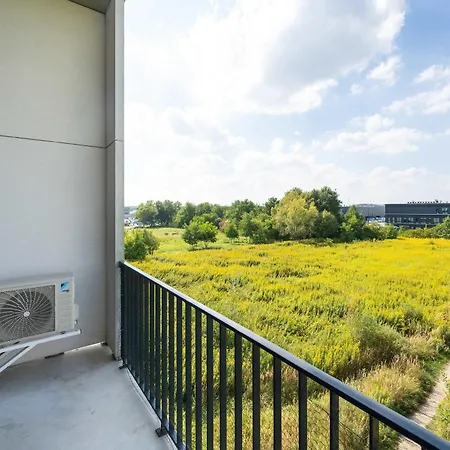 Daire Elegant With Air Conditioning Near The Airport In By Renters