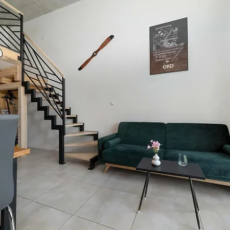 Elegant With Air Conditioning Near The Airport In By Renters *