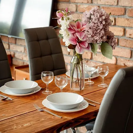 Elegant With Air Conditioning Near The Airport In By Renters 公寓 *