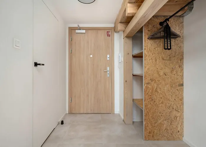 Daire Elegant With Air Conditioning Near The Airport In By Renters Wroclaw