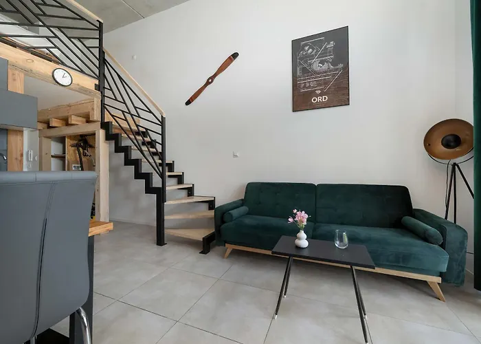 Elegant With Air Conditioning Near The Airport In By Renters *